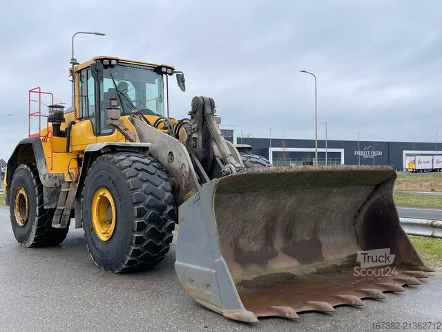 навантажувач Volvo L220H