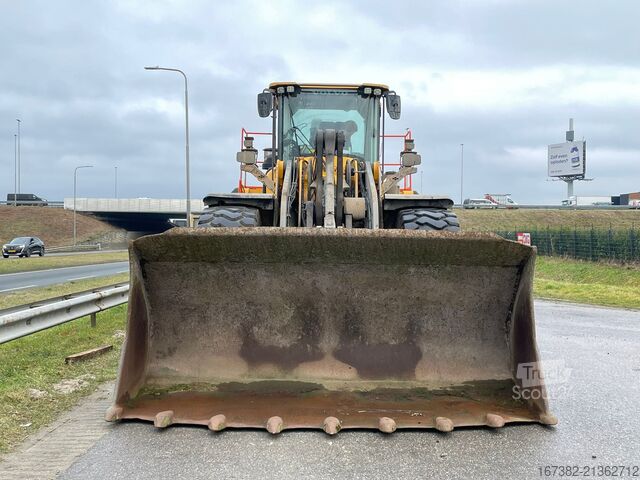 навантажувач Volvo L220H