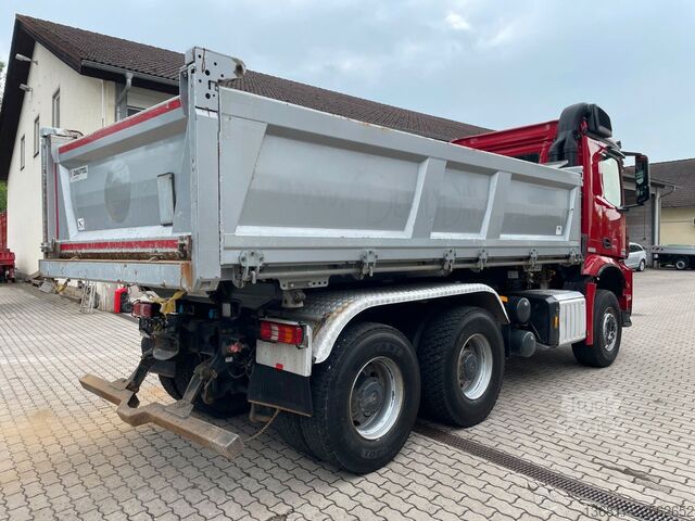 Basculantă MERCEDES-BENZ Arocs 2648 6x4 BB Dautel Bordmatik Retarder Shz