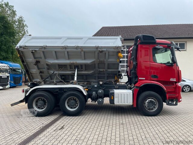 Autocamion basculant tridirecțional MERCEDES-BENZ Arocs 2648 6x4 BB Dautel Bordmatik Retarder Shz