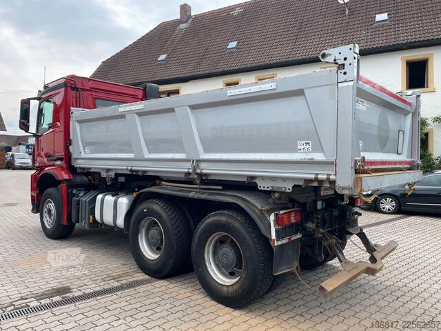 Autocamion basculant tridirecțional MERCEDES-BENZ Arocs 2648 6x4 BB Dautel Bordmatik Retarder Shz