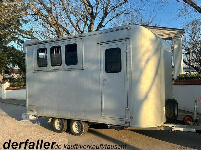 Furgon  Steinsberger 3-Pferdeanhänger