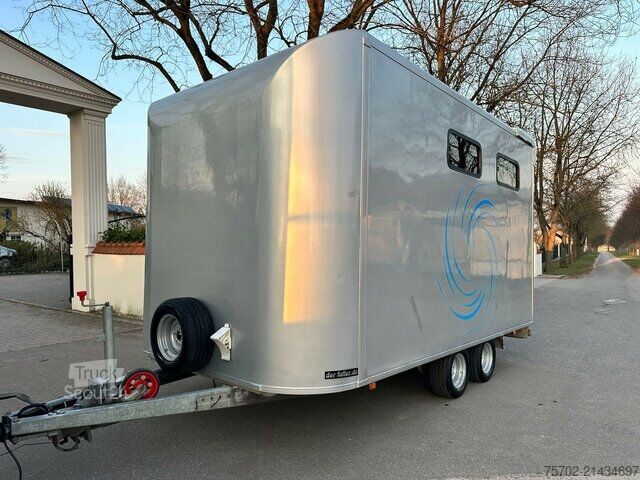 Furgon  Steinsberger 3-Pferdeanhänger