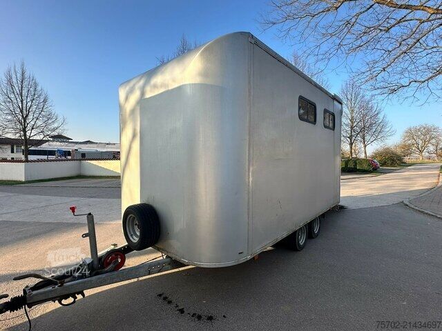 Furgon  Steinsberger 3-Pferdeanhänger