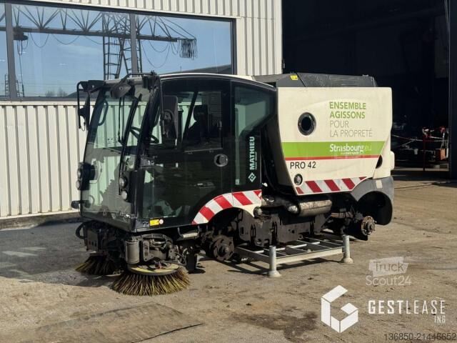 Prilagojeno dostavno vozilo  Azura MC 210