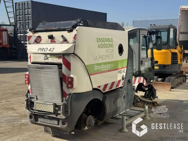 Prilagojeno dostavno vozilo  Azura MC 210