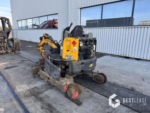 Kazıcı yükleyici Bobcat E26