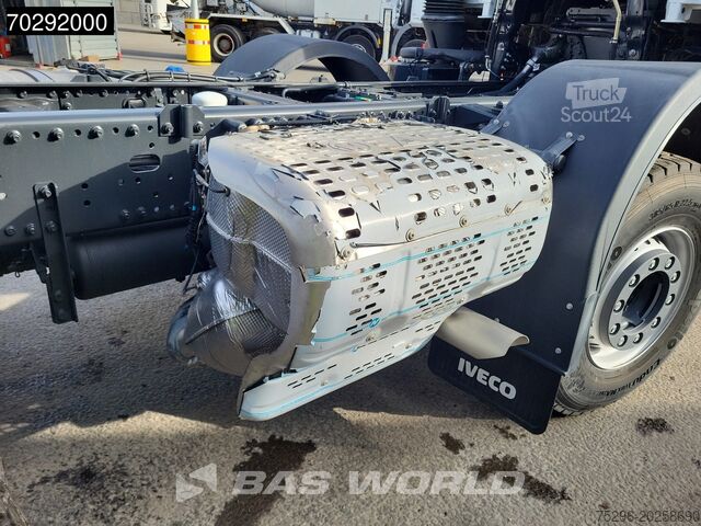 Fahrgestell mit Fahrerhaus Iveco T-Way 510 8X4 New! Retarder Big-Axle Steelsuspe...