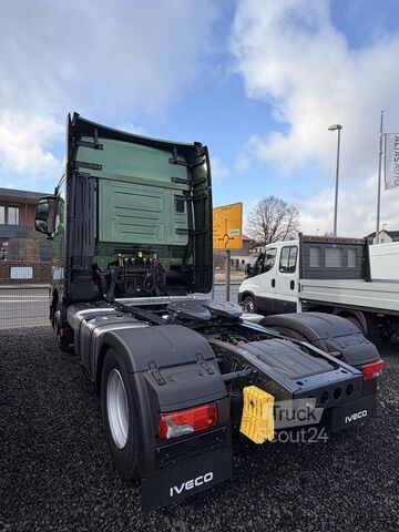 Standaard trekker IVECO S-Way AS440S50TP Metallic Grün