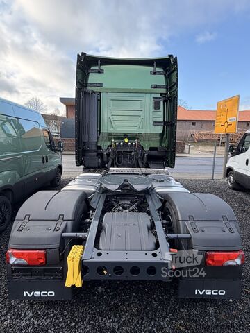 Standaard trekker IVECO S-Way AS440S50TP Metallic Grün