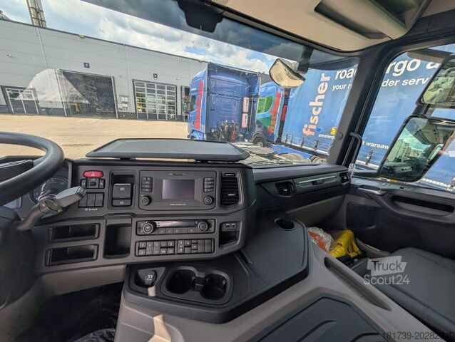 Fahrgestell SCANIA P 340 B6x2*4NA / chassis/ steereing axle