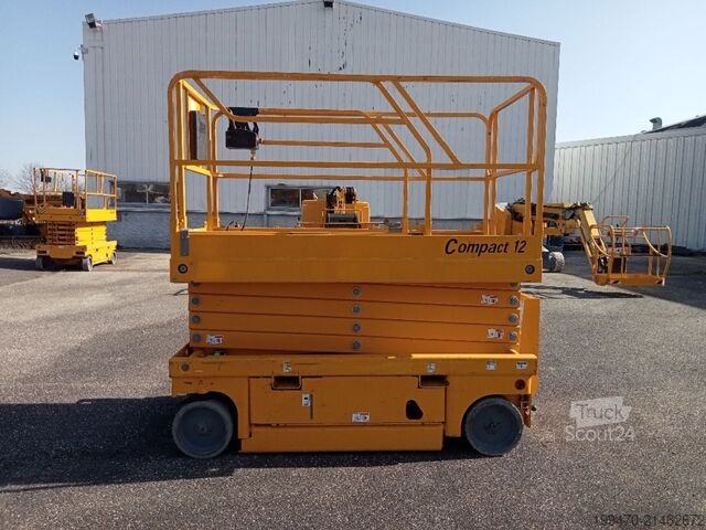 Mesa elevatória de tesoura Haulotte Compact 12