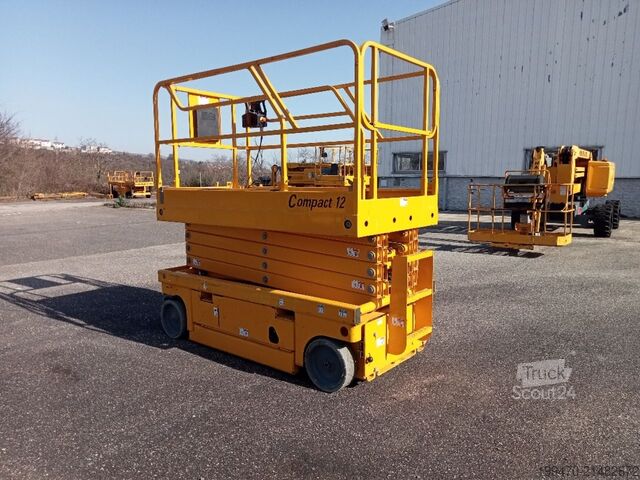 Mesa elevatória de tesoura Haulotte Compact 12