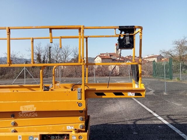 Mesa elevatória de tesoura Haulotte COMPACT 10N