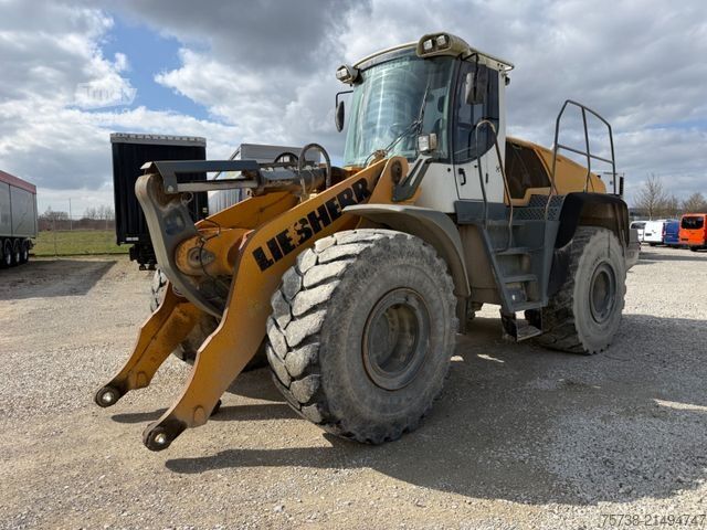 Tekerlekli yükleyici LIEBHERR L580 Radlader