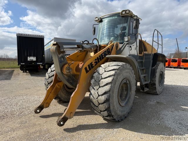 Tekerlekli yükleyici LIEBHERR L580 Radlader