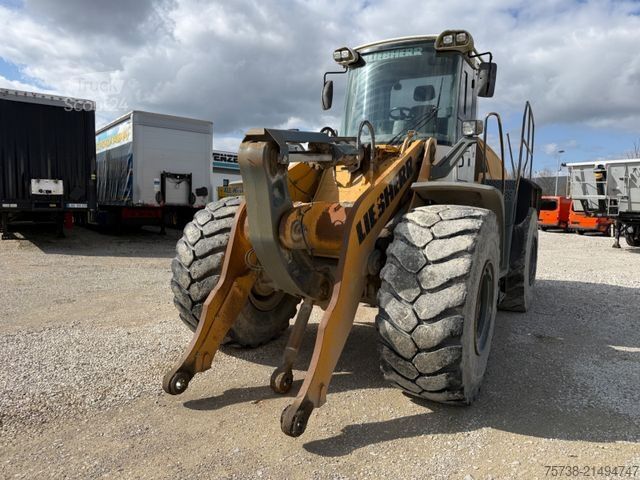 Tekerlekli yükleyici LIEBHERR L580 Radlader