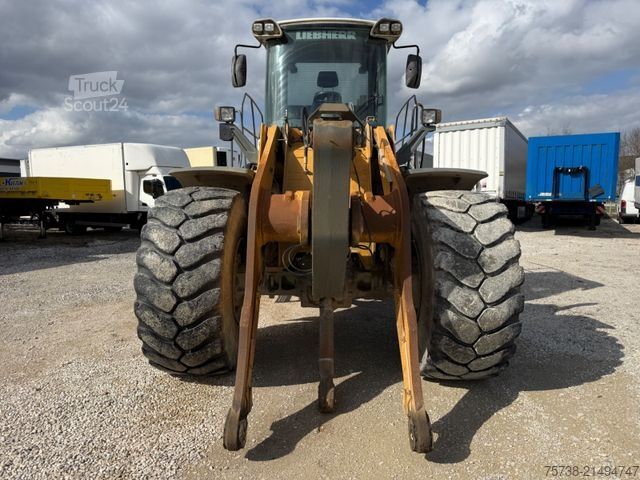 Tekerlekli yükleyici LIEBHERR L580 Radlader