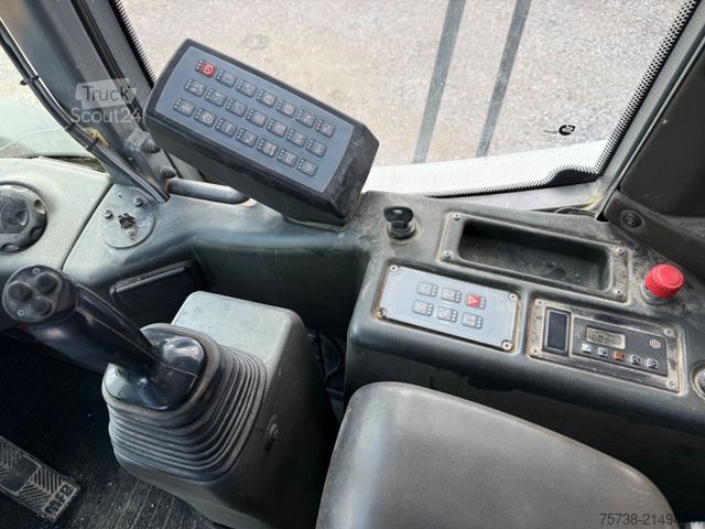 Tekerlekli yükleyici LIEBHERR L580 Radlader