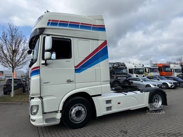 Standardni vlačilec DAF XF 530 SSC/Intarder/Kipphydraulik/EURO6 D/Leder