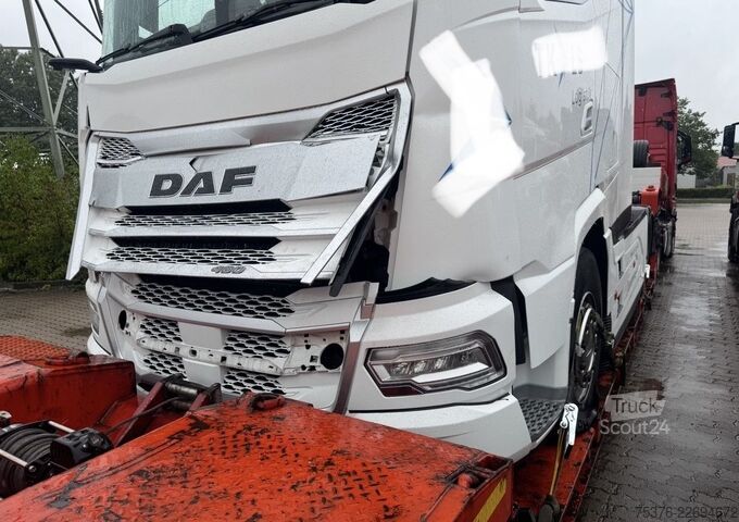Standardowy ciągnik siodłowy DAF XG + 480 FT beschädigt / damaged