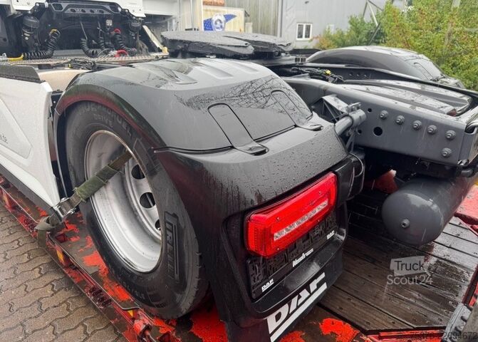 Standardowy ciągnik siodłowy DAF XG + 480 FT beschädigt / damaged