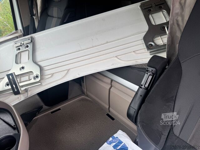 Standardowy ciągnik siodłowy DAF XG + 480 FT beschädigt / damaged