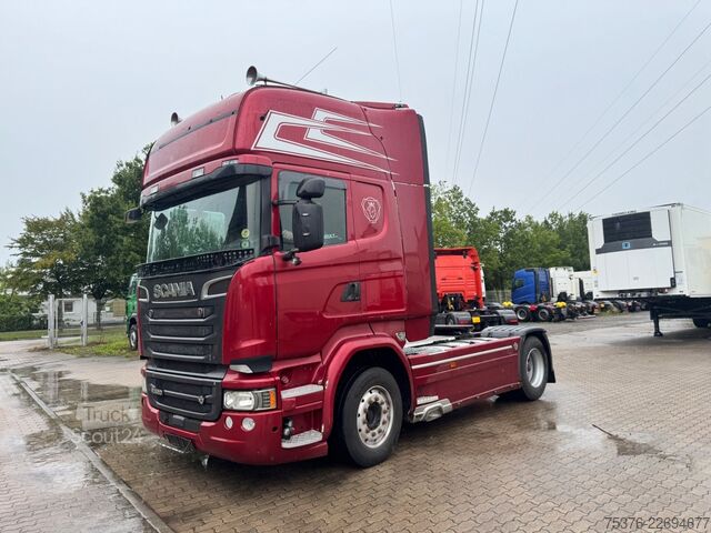 Standardowy ciągnik siodłowy SCANIA R 520 V8