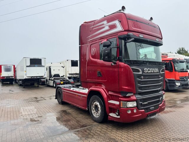 Standardowy ciągnik siodłowy SCANIA R 520 V8