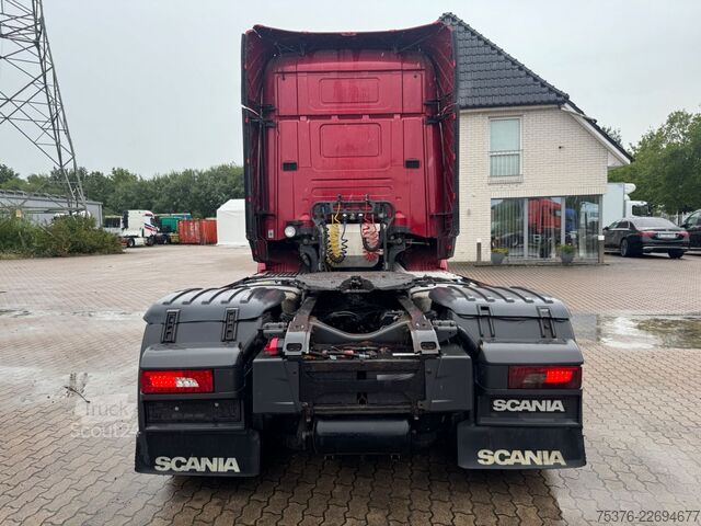 Standardowy ciągnik siodłowy SCANIA R 520 V8