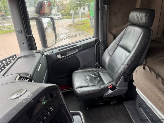 Standardowy ciągnik siodłowy SCANIA R 520 V8
