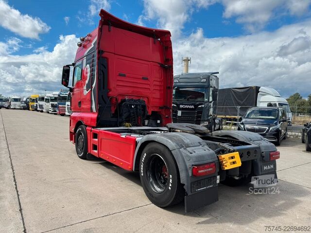 Standardni vlačilec MAN TGX 18.500*LION ED*RETARDER*STANDKLIMA*TV*KAFFE*