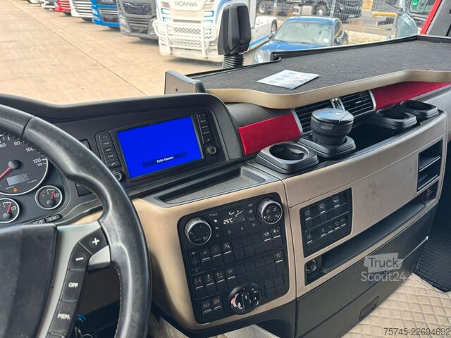 Standardni vlačilec MAN TGX 18.500*LION ED*RETARDER*STANDKLIMA*TV*KAFFE*