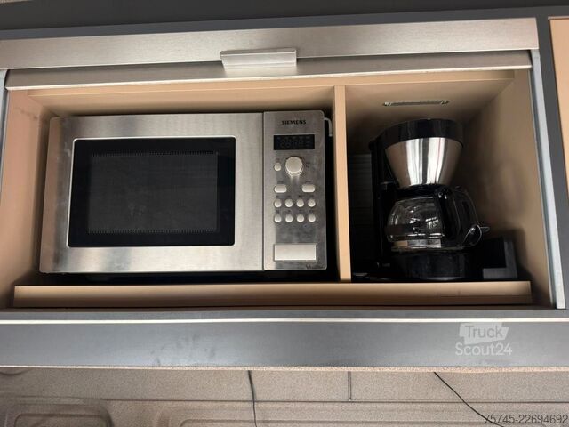 Standardni vlačilec MAN TGX 18.500*LION ED*RETARDER*STANDKLIMA*TV*KAFFE*