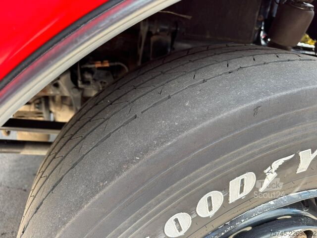 Standardni vlačilec MAN TGX 18.500*LION ED*RETARDER*STANDKLIMA*TV*KAFFE*
