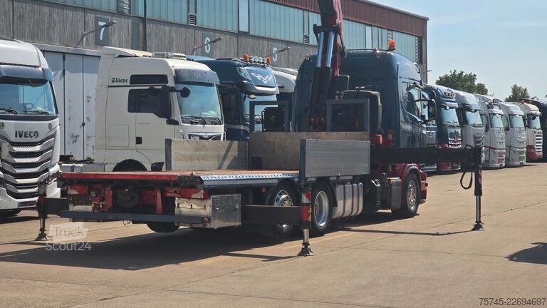 Camión de plataforma SCANIA R 490 * RETARDER * FASSI 14 M * LENK/LIFTACHSE *