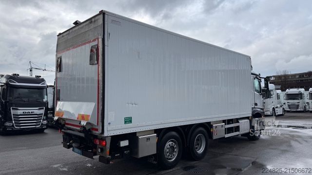 Φορτηγό κουτί (κουρμπαριστό) MERCEDES-BENZ AROCS 2742 KOFFERAUFBAU+LBW*2013*1HAND*EURO6*