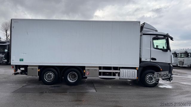 Φορτηγό κουτί (κουρμπαριστό) MERCEDES-BENZ AROCS 2742 KOFFERAUFBAU+LBW*2013*1HAND*EURO6*