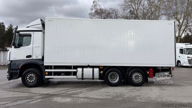Φορτηγό κουτί (κουρμπαριστό) MERCEDES-BENZ AROCS 2742 KOFFERAUFBAU+LBW*2013*1HAND*EURO6*