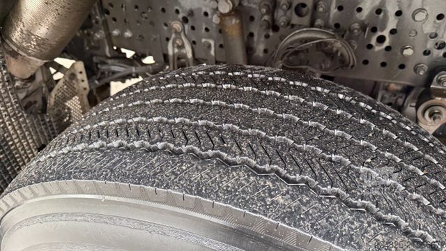 Φορτηγό κουτί (κουρμπαριστό) MERCEDES-BENZ AROCS 2742 KOFFERAUFBAU+LBW*2013*1HAND*EURO6*