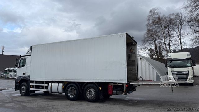 Φορτηγό κουτί (κουρμπαριστό) MERCEDES-BENZ AROCS 2742 KOFFERAUFBAU+LBW*2013*1HAND*EURO6*