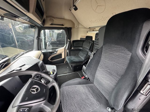 Jumbo-Lkw MERCEDES-BENZ ACTROS 2548 / GIGSPACE / STAPLERHALTERUNG