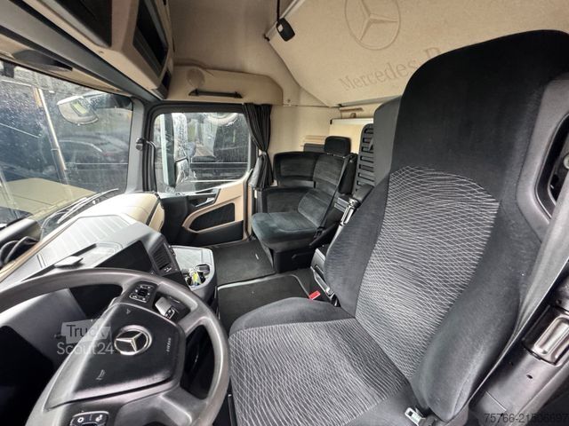 LKW mit Pritsche & Plane MERCEDES-BENZ ACTROS 2548 / GIGSPACE / STAPLERHALTERUNG
