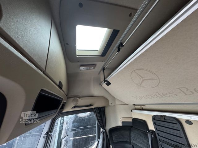 LKW mit Pritsche & Plane MERCEDES-BENZ ACTROS 2548 / GIGSPACE / STAPLERHALTERUNG