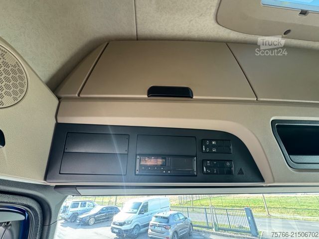 LKW mit Pritsche & Plane MERCEDES-BENZ ACTROS 2548 / GIGSPACE /  STAPLERHALTERUNG