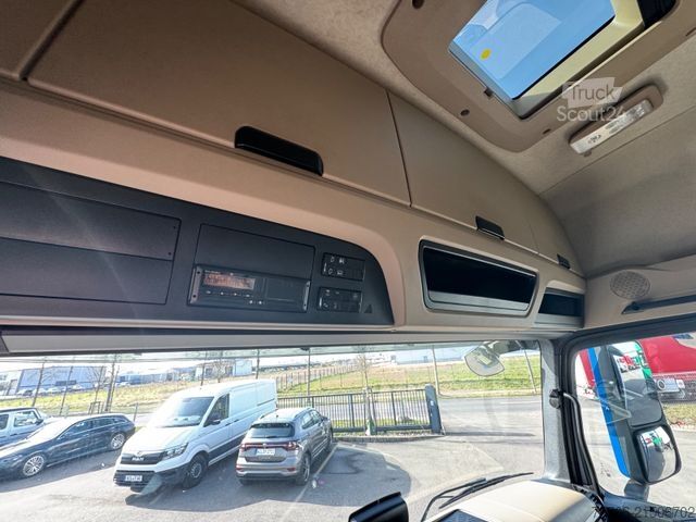 LKW mit Pritsche & Plane MERCEDES-BENZ ACTROS 2548 / GIGSPACE /  STAPLERHALTERUNG