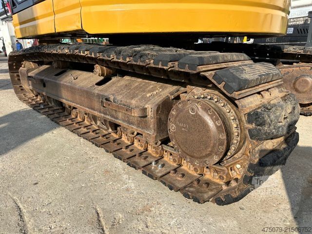 Chain excavator CATERPILLAR 325 FL CR / Gummipads