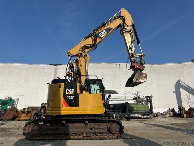 Chain excavator CATERPILLAR 325 FL CR / Gummipads