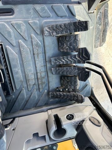 Chain excavator CATERPILLAR 325 FL CR / Gummipads