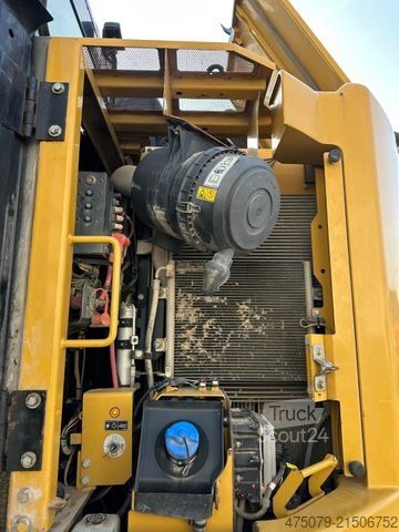 Chain excavator CATERPILLAR 325 FL CR / Gummipads